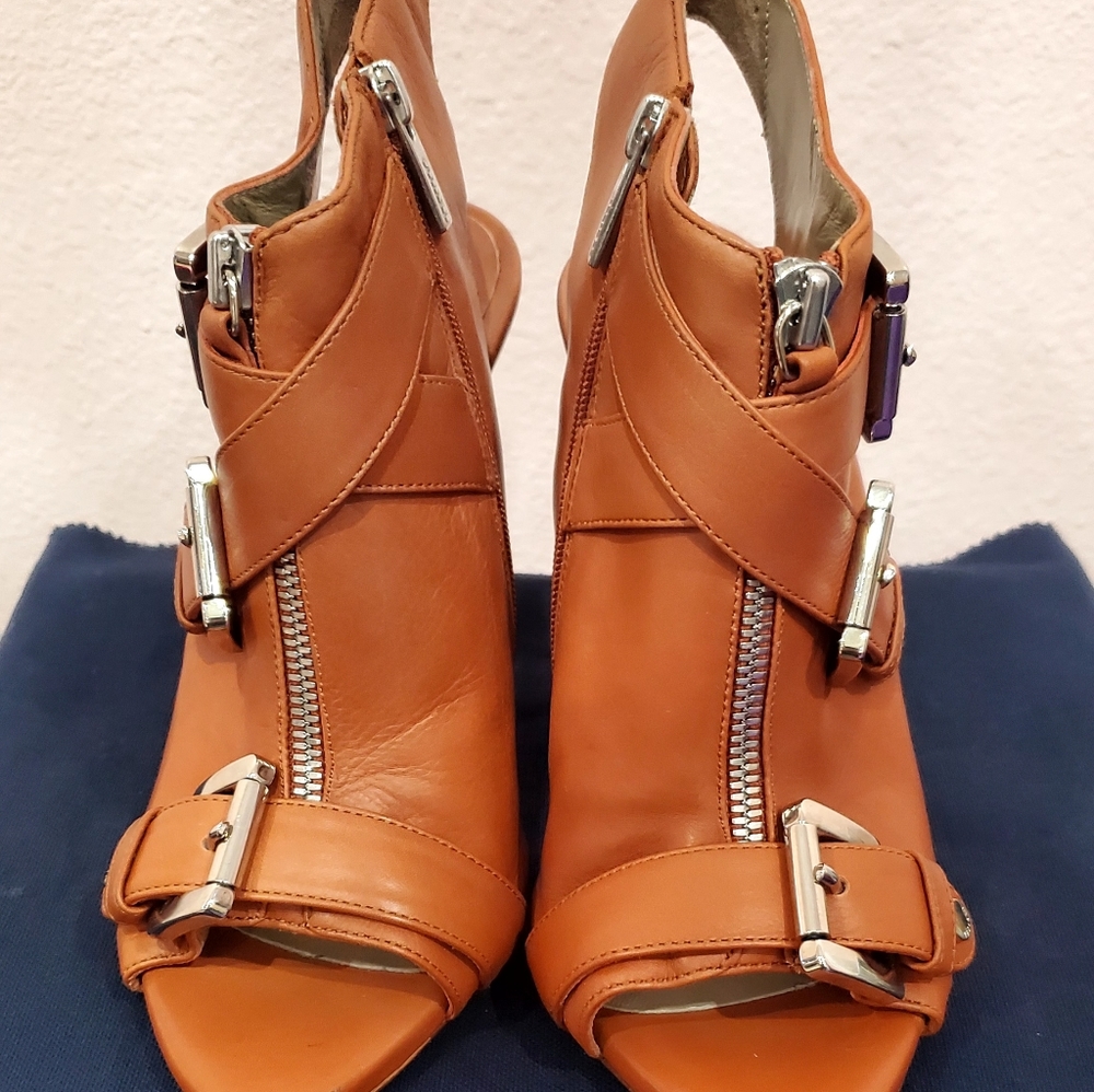Vero Cuoio Le Silla Genuine Leather TAN 3 Buckle Opentoe Sandals. Size 36(5.5M)